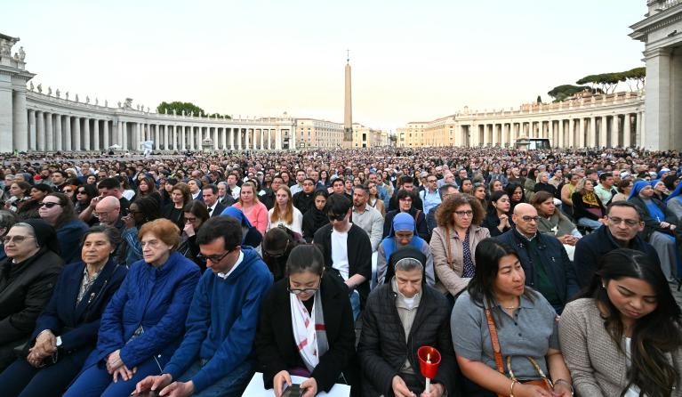 Devotees attend a Rosary in homage to Pope Francis following his death in Saint Peter's Square, the Vatican, on April 21, 2025. Pope Francis died on April 21, 2025 aged 88, a day after making a much hoped-for appearance at Saint Peter's Square on Easter Sunday, the Vatican said in a statement. Alberto PIZZOLI / AFP