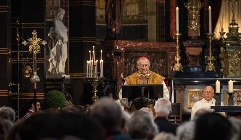 Pietro Parolin, de tweede man van de katholieke kerk, tijdens een bezoek aan Amsterdam in het teken van het 750-jarige bestaan van de stad. Hij draagt de mis op in de basiliek van de Heilige Nicolaas. ANP DINGENA MOL