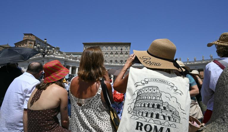 Tourists and pilgrims gather at St Peter's square during the Angelus prayer in the Vatican on July 6, 2025. Andreas SOLARO / AFP