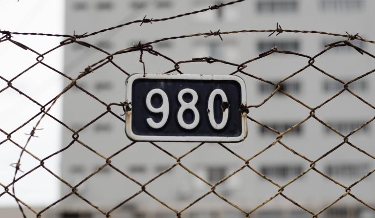 Gevangenis prikkeldraad