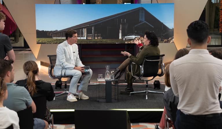 Caroline van der Plas en Twan Huys in College Tour