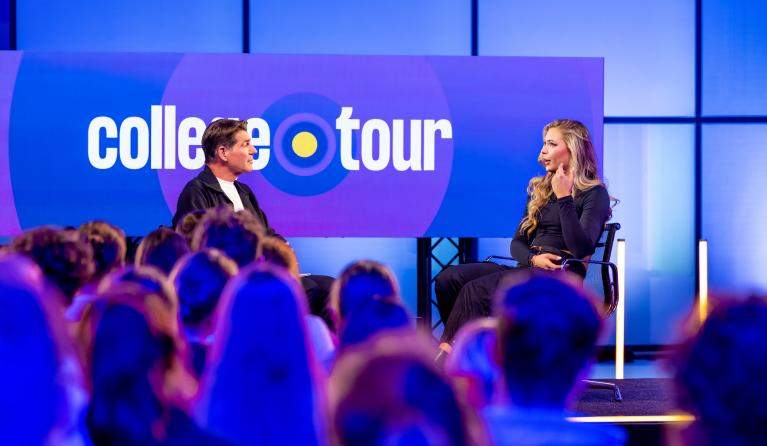 Jutta Leerdam en Twan Huys in College Tour