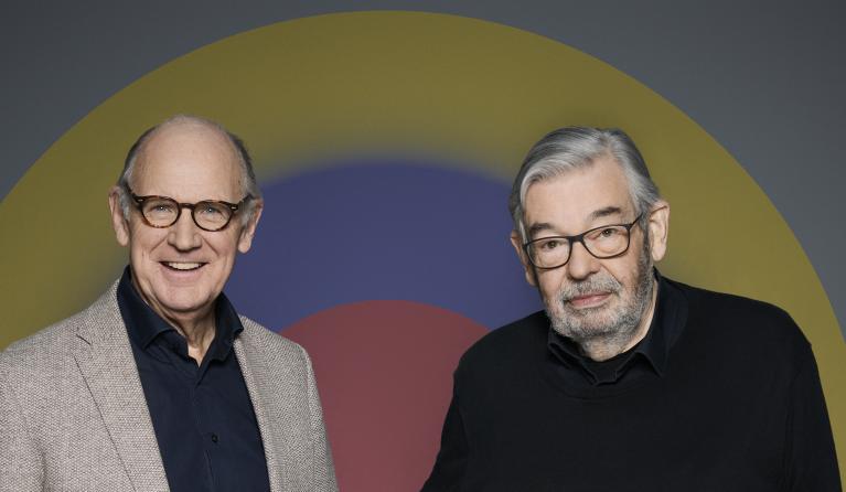 Twee mannen in een studio