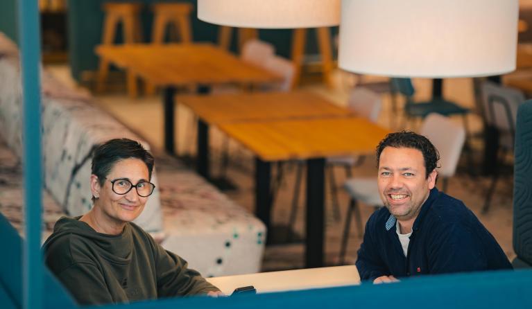 Twee medewerkers van KRO-NCRV