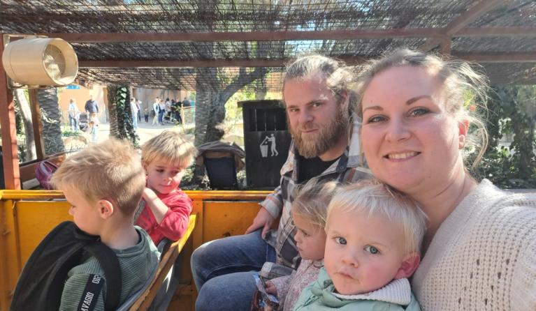 Familie Verleg uit Een huis vol emigreert in de dierentuin