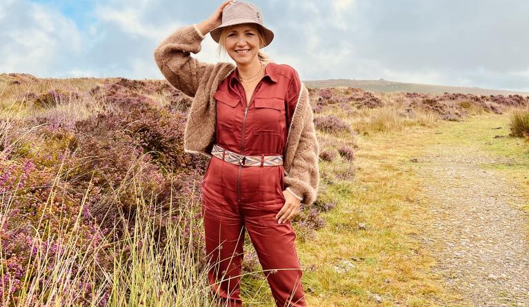 Yvon Jaspers langs een boerenweggetje