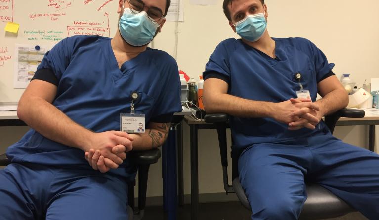 Nieuwe handen aan het bed