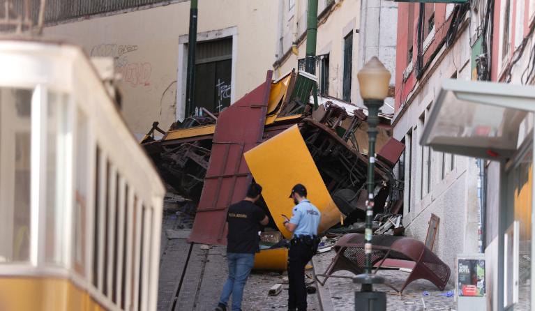 Politie bij ingestort huis
