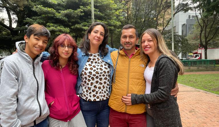 Joedi met familie in Spoorloos