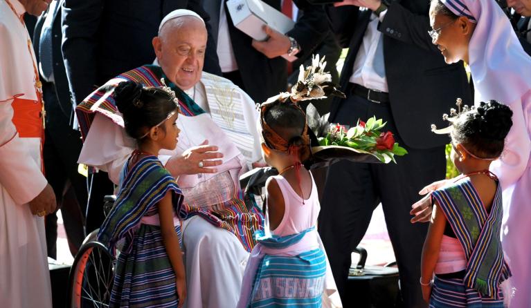 paus_oost-timor-met_kids-anp-508107224