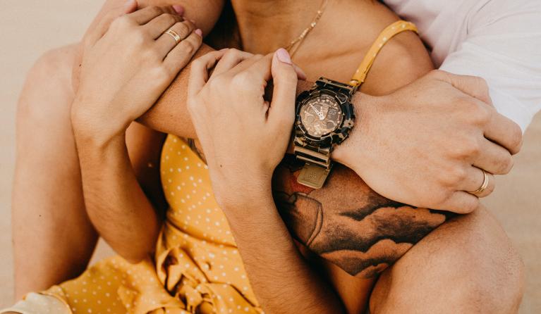 Knuffel van achteren 