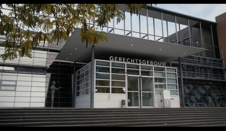 Afbeelding van de buitenkant van een rechtbank