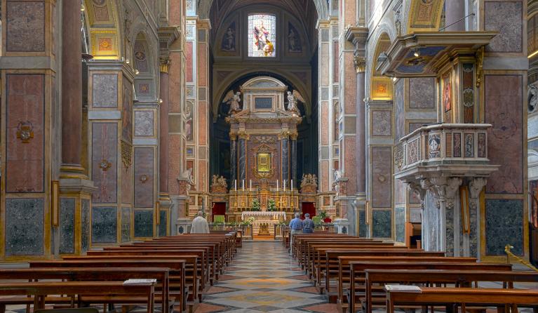 Interieur van de Basilica di Sant'Agostino in Rome.