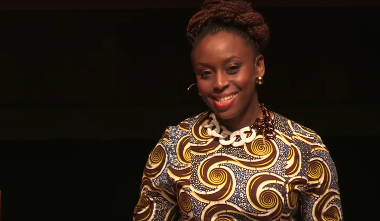 Chimamanda Ngozi Adichie. Foto: Youtube