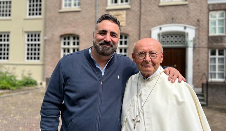 Sinan Can en Abt Dennis Hendrickx, Kloostergasten