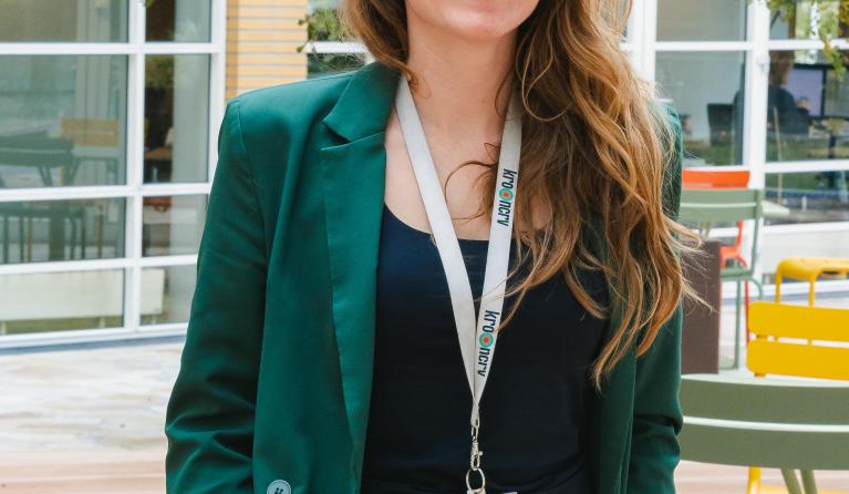 Een medewerker van KRO-NCRV