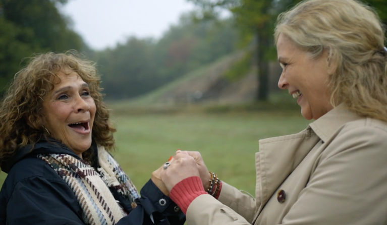 Elèni ontmoet haar biologische moeder Ellie in Spoorloos