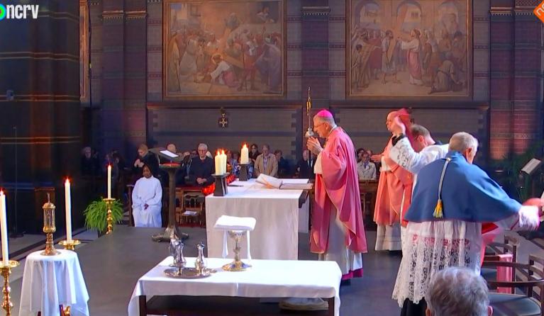 Rechtstreekse eucharistieviering op de 4e zondag van de Veertigdagentijd vanuit de co-kathedrale basiliek St. Nicolaas te Amsterdam. Hoofdcelebrant: mgr. Jan Hendriks.