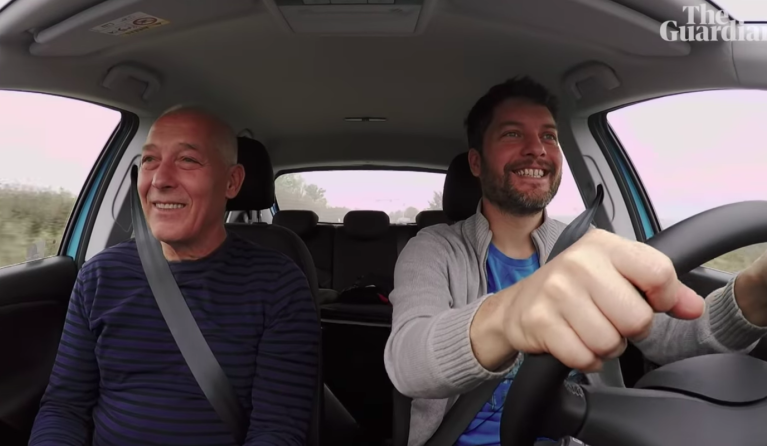 Vader en zoon maken een roadtrip met een politiek tintje