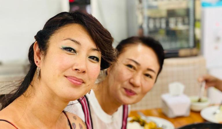 Sandrijn en haar moeder in Spoorloos