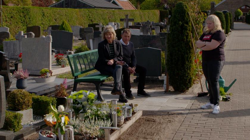 Kruispunt: (19.01.13) Ruimte voor rouw - Familie bij het graf