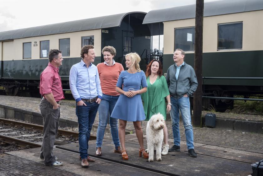 Boer zoekt Vrouw 2018 groepsfoto Yvon en 5 boeren-los-048 verkleind