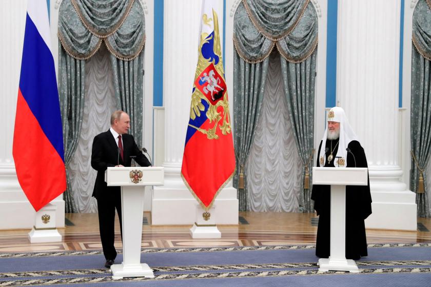 Russia's President Vladimir Putin (L) looks at Patriarch Kirill of Moscow and All Russia during a presentation ceremony for presenting Andrew the First-Called order in Moscow on November 20, 2021. Mikhail Metzel / SPUTNIK / AFP Russia's President Vladimir Putin (L) looks at Patriarch Kirill of Moscow and All Russia during a presentation ceremony for presenting Andrew the First-Called order in Moscow on November 20, 2021. Mikhail Metzel / SPUTNIK / AFP