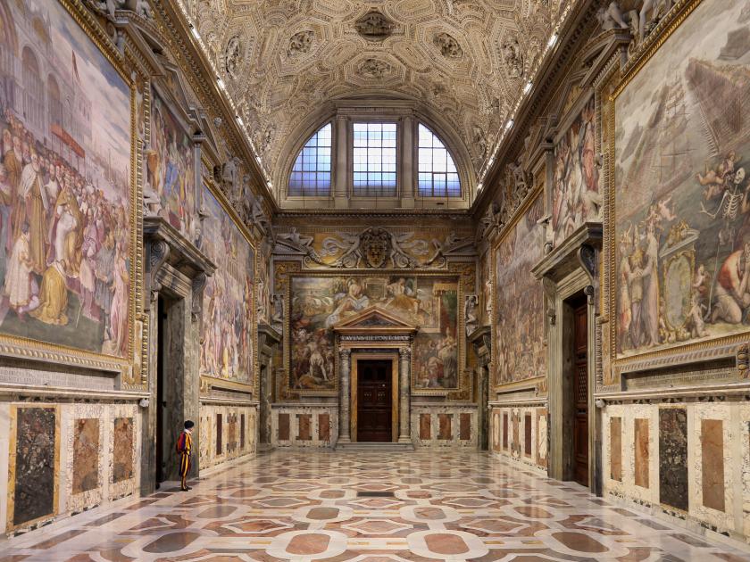 Sala Regia Zware regenval in de afgelopen dagen heeft de daken van het Apostolisch Paleis in Vaticaanstad, die al veel te verduren hebben gehad, verder beschadigd.