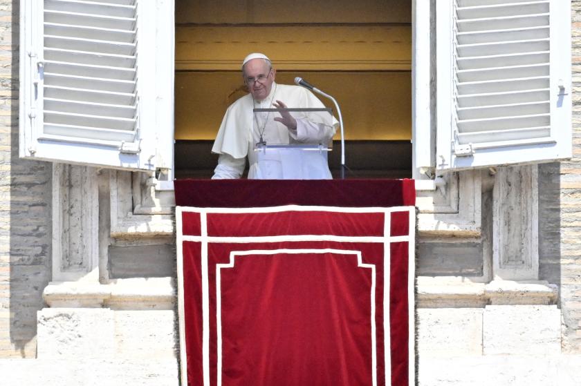 Pope Francis salutes the crowd from the window of the Apostolic Palace overlooking St Peter's square during his Regina Coeli prayer on May 22, 2022 at the Vatican. Alberto PIZZOLI / AFP Pope Francis salutes the crowd from the window of the Apostolic Palace overlooking St Peter's square during his Regina Coeli prayer on May 22, 2022 at the Vatican.