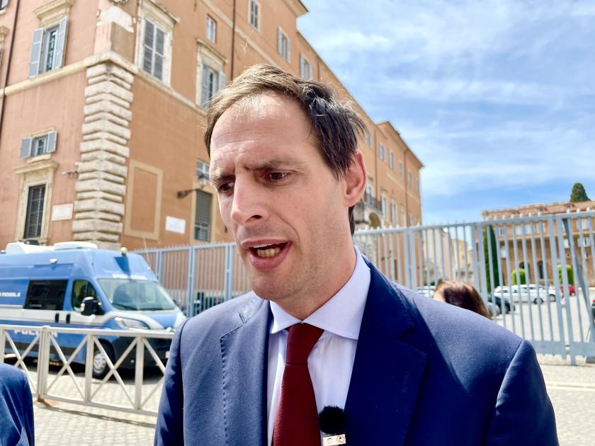 W Hoekstra Hoekstra