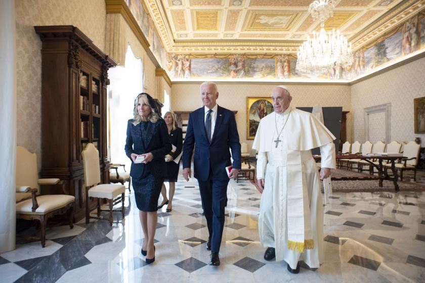 This photo taken and handout by the Vatican Media on October 29, 2021 shows Pope Francis meeting with US President Joe Biden and US First Lady Jill Biden during a private audience at The Vatican, ahead of an upcoming G20 summit of world leaders to discuss climate change, covid-19 and the post-pandemic global recovery. Handout / VATICAN MEDIA This photo taken and handout by the Vatican Media on October 29, 2021 shows Pope Francis meeting with US President Joe Biden and US First Lady Jill Biden during a private audience at The Vatican, ahead of an upcoming G20 summit of world leaders to discuss climate change, covid-19 and the post-pandemic global recovery.