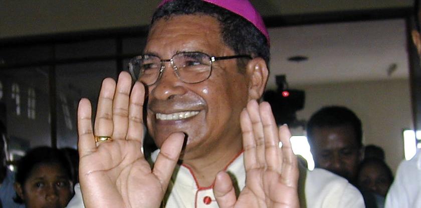Noble laureate Bishop Carlos Ximenes Belo waves as he arrives at Dili©s Cathedral church in East Timor 01 December 2002, shortly before a Sunday mass. East Timor©s Nobel peace prize-winning Bishop Carlos Ximenes Belo, a symbol of resistance during the year of Indonesian accupation, said last 26 November he is resigning as bishop for health reasons. AFP PHOTO/ ANTONIO DASIPARU Noble laureate Bishop Carlos Ximenes Belo waves as he arrives at Dili©s Cathedral church in East Timor 01 December 2002, shortly before a Sunday mass. East Timor©s Nobel peace prize-winning Bishop Carlos Ximenes Belo, a symbol of resistance during the year of Indonesian accupation, said last 26 November he is resigning as bishop for health reasons. AFP PHOTO/ ANTONIO DASIPARU