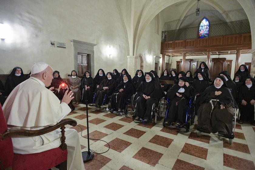 This photo taken and handout on November 12, 2021 by The Vatican Media shows Pope Francis meeting with the Poor Clares of Assisi at the Monastery of Santa Coletta, prior to a meeting with the poor at the Basilica di Santa Maria degli Angeli. Pope Francis is travelling to the town of Assisi on November 12 for a private meeting with the poor, in preparation for the World Day of the Poor. Handout / VATICAN MEDIA / AFP This photo taken and handout on November 12, 2021 by The Vatican Media shows Pope Francis meeting with the Poor Clares of Assisi at the Monastery of Santa Coletta, prior to a meeting with the poor at the Basilica di Santa Maria degli Angeli. Pope Francis is travelling to the town of Assisi on November 12 for a private meeting with the poor, in preparation for the World Day of the Poor.