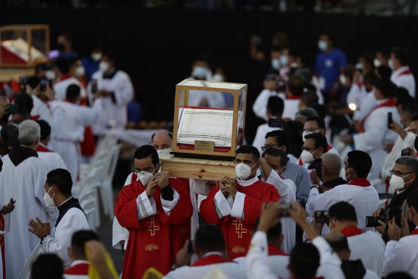 The arrival of the relics, belonging to the blessed, during the beatification ceremony of the priests Rutilio Grande, Cosme Spessotto and the laity Nelson Lemus and Manuel Solorzano, in the Plaza de las Americas, popularly known as Plaza Salvador del Mundo, in San Salvador, El Salvador, 22 January 2022. The event is chaired by Salvadoran Cardinal Gregorio Rosa Chavez, who was delegated by Pope Francis for this purpose. Religious guests from 'all' the dioceses of El Salvador, priests, five lay people per parish, the presidents of the three branches of government, representatives of the diplomatic corps and relatives of the martyrs have been invited to the ceremony. EPA/Rodrigo Sura The arrival of the relics, belonging to the blessed, during the beatification riests Rutilio Grande, Cosme Spessotto and the laity Nelson Lemus and Manuel Solorzano, in the Plaza de las Americas, popularly known as Plaza Salvador del Mundo, in San Salvador, El Salvador, 22 January 2022. The event is chaired by Salvadoran Cardinal Gregorio Rosa Chavez, who was delegated by Pope Francis for this purpose. Religious guests from 'all' the dioceses of El Salvador, priests, five lay people per par