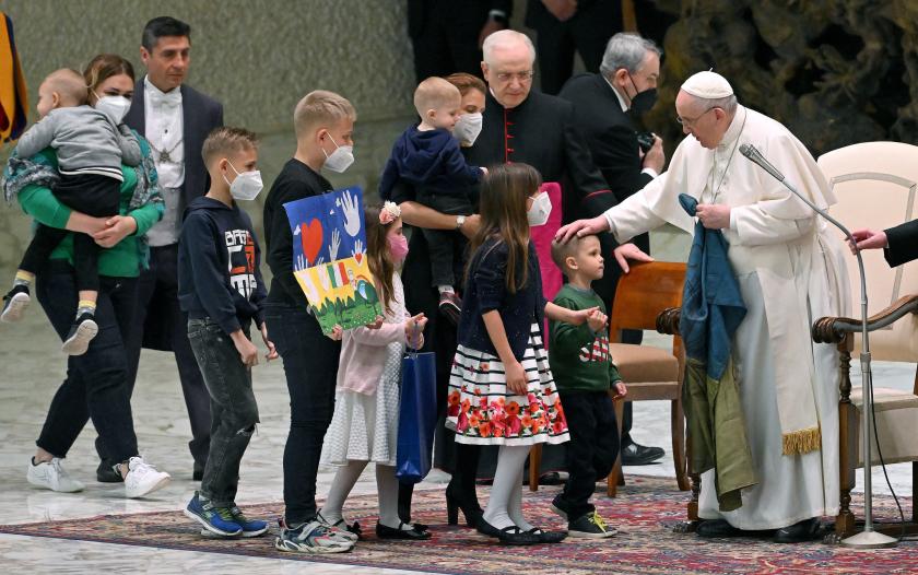 epa09873227 Pope Francis (R) greets Ukrainian children during the weekly general audience in the Paul VI Audience Hall, in Vatican City, 06 April 2022. EPA/ETTORE FERRARI epa09873227 Pope Francis (R) greets Ukrainian children during the weekly general audience in the Paul VI Audience Hall, in Vatican City, 06 April 2022.