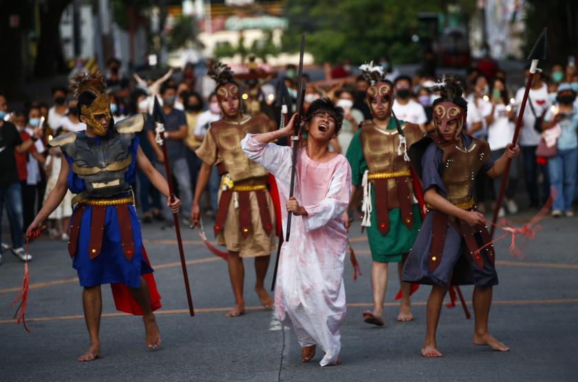 Filipino Catholics from a parish youth council perform in the 'Senakulo,' a depiction of events in the crucifixion and death of Jesus Christ in observance of Good Friday of Lent at a residential village in Quezon City, Metro Manila, Philippines, 15 April 2022. Filipino Catholics join other faithful around the world in observing Holy Week in the Lent season which runs from Palm Sunday to Easter Sunday. EPA/ROLEX DELA PENA Filipino Catholics from a parish youth council perform in the 'Senakulo,' events in the crucifixion and death of Jesus Christ in observance of Good Friday of Lent at a residential village in Quezon City, Metro Manila, Philippines, 15 April 2022. Filipino Catholics join other faithful around the world in observing Holy Week in the Lent season which runs from Palm Sunday to Easter Sunday. EPA/ROLEX DELA PENA