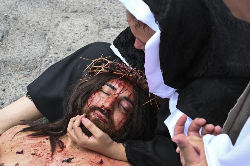 Parishioners cry the death of Jesus Christ during the Good Friday procession in Tegucigalpa, Honduras,on April 15, 2022. Orlando SIERRA / AFP Parishioners cry the death of Jesus Christ during the Good Friday procession in Tegucigalpa, Honduras,on April 15, 2022.