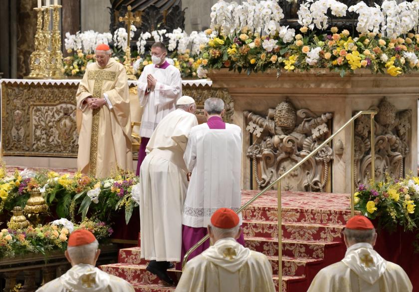 Pope Francis attends the Easter Vigil Mass in Saint Peter's Basilica at the Vatican, 16 April 2022. EPA/CLAUDIO PERI Pope Francis attends the Easter Vigil Mass in Saint Peter's Basilica at the Vatican, 16 April 2022.