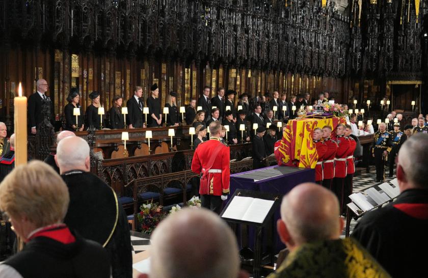 The Bearer Party take the coffin of Queen Elizabeth II, from into St George's Chapel inside Windsor Castle on September 19, 2022, for the Committal Service for Britain's Queen Elizabeth II. Jonathan Brady / POOL / AFP The Bearer Party take the coffin of Queen Elizabeth II, from into St George's Chapel inside Windsor Castle on September 19, 2022, for the Committal Service for Britain's Queen Elizabeth II. Jonathan Brady / POOL / AFP