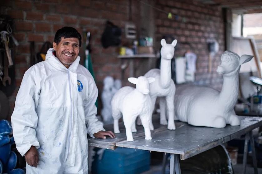 Het kerstafereel is een ontwerp van kunstenaars uit de Peruaanse gemeente Chopcca in de regio Huancavelica. Het kerstafereel is een ontwerp van kunstenaars uit de Peruaanse gemeente Chopcca in de regio Huancavelica.