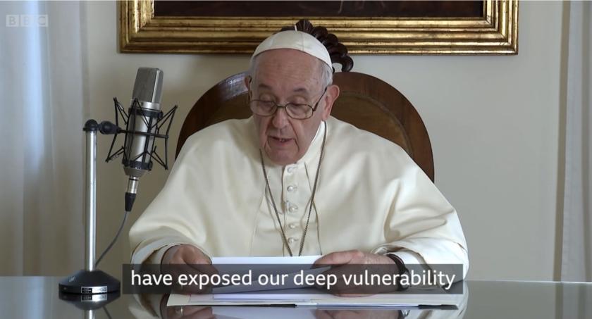 Pope on BBC RADIO Franciscus on BBC leiders tijdens VN-klimaattop in Glasgow toekomstige generaties “concrete hoop” moeten geven met hun aanpak tegen klimaatverandering. Het is volgens het hoofd van de Katholieke Kerk van belang dat “met urgentie” wordt gereageerd. “Het is essentieel dat ieder van ons toegewijd is aan deze dringende koerswijziging”, verklaarde de paus in een boodschap die exclusief op BBC Radio werd uitgezonden. “De politieke besluitvormers die elkaar ontmoe