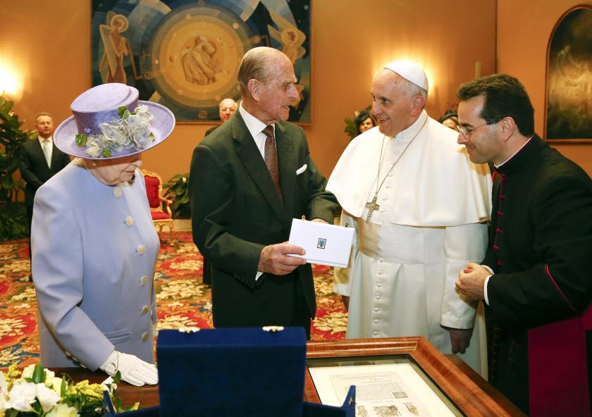 Elizabeth en Philip bij Franciscus in 2010 Audientie Queen bij paus
