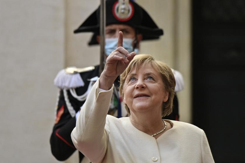 Bondskanselier Merkel arriveert bij Palazzo Chigi in Rome, voor een onderhoud met premier Draghi, 7 okt. 2021 (foto: AFP). Bondskanselier Merkel arriveert bij Palazzo Chigi in Rome, voor een onderhoud met premier Draghi, 7 okt. 2021