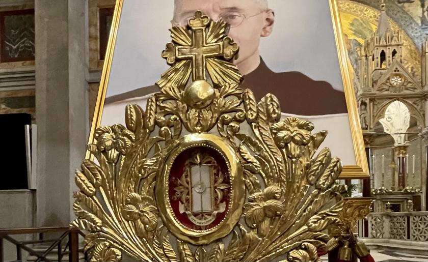 Uitgestelde reliek van Titus Brandsma Titus Brandsma relikwie