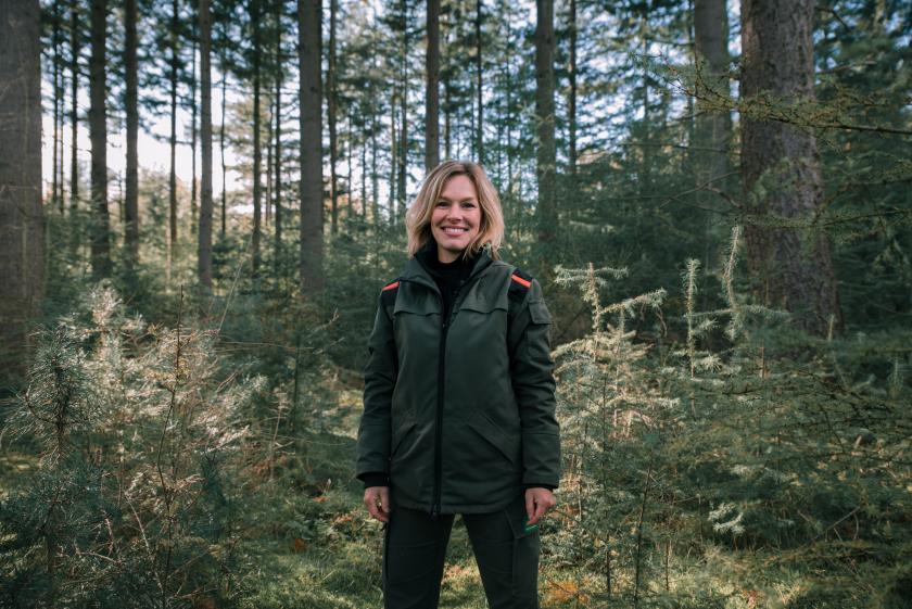 marieke binnenstebuiten in een bos marieke binnenstebuiten in een bos