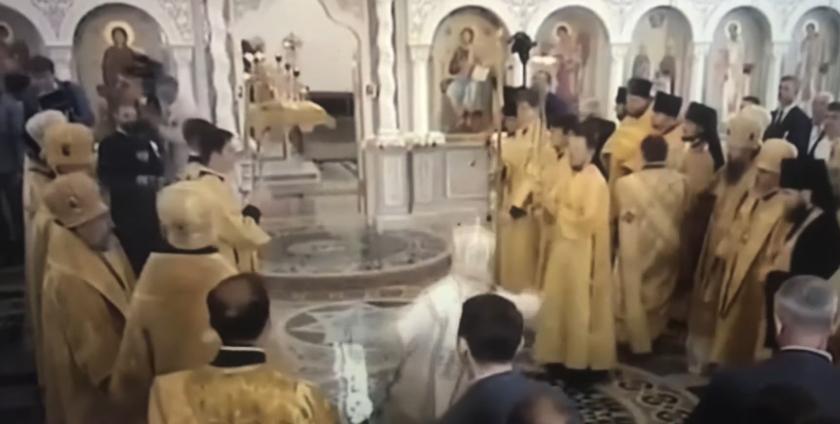 Patriarch Kirill takes a tumble Patriarch Kirill takes a tumble