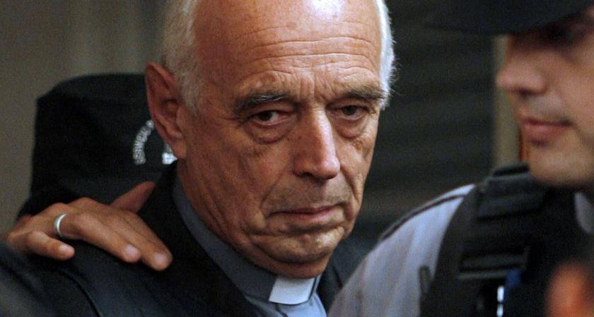 Former Buenos Aires' provincial police chaplain Christian Von Wernich, is escorted in court before the start of the last day of his trial in La Plata, province of Buenos Aires, on October 9th, 2007. A verdict in Von Wernich's trial, accused of collaborating in several murders, kidnappings and tortures during Argentina's 1976-1983 military dictatorship and imprisoned since 2003, is expected later today following a three-month trial, while prosecutors yesterday pressed for life in jail. Von Wernich, 69, is the first cleric to face justice over the horrific crimes committed under the junta's rule, when roughly 30,000 people "disappeared". AFP PHOTO/JUAN MABROMATA JUAN MABROMATA / AFP Former Buenos Aires' provincial police chaplain Christian Von Wernich, is escorted in court before the start of the last day of his trial in La Plata, province of Buenos Aires, on October 9th, 2007. A verdict in Von Wernich's trial, accused of collaborating in several murders, kidnappings and tortures during Argentina's 1976-1983 military dictatorship and imprisoned since 2003, is expected later today following a three-month trial, while prosecutors yesterday pressed for life in jail. Von Wernich, 69, is th