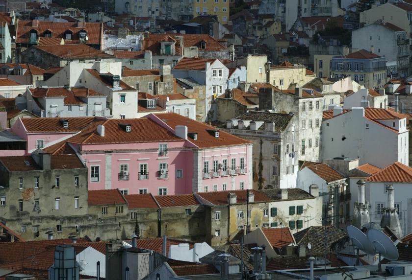 Picture taken 28 November 2003 in Lisbon showing the Barrio Da Mouraria in the center of the Portuguese capital. Portugal will host the Euro 2004 football European Championships from 12 June to 04 July 2004. AFP PHOTO LLUIS GENE LLUIS GENE / AFP