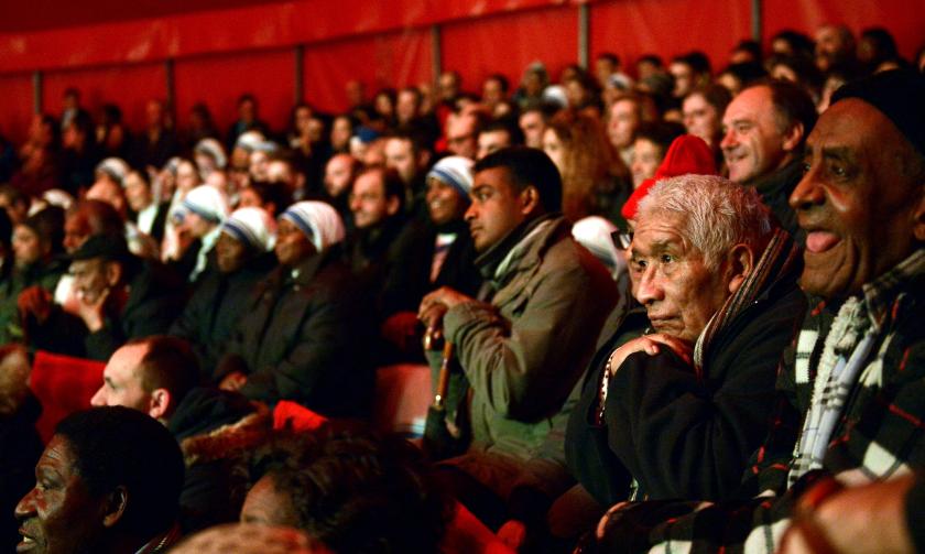 Missionaries of Charity nuns (L) along with homeless and needy people arrive at the Rony Roller Circus in Rome, on January 14, 2016, after Pope Francis invited them to the show. TIZIANA FABI / AFP Missionaries of Charity nuns (L) along with homeless and needy people arrive at the Rony Roller Circus in Rome, on January 14, 2016, after Pope Francis invited them to the show. TIZIANA FABI / AFP
