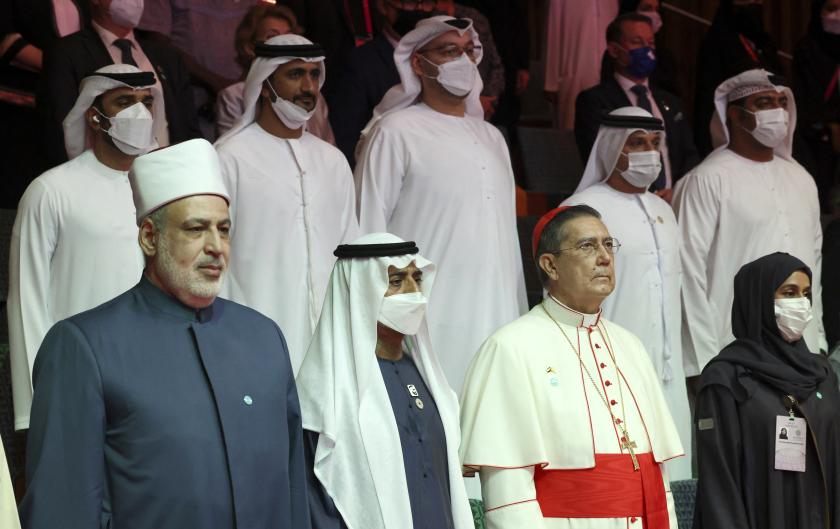 Kardinaal Miguel Ayoso Guixot te midden van islamitische dialoogpartners in Dubai op 4 februari 2022. Kardinaal Miguel Ayoso Guixot te midden van islamitische dialoogpartners in Dubai op 4 februari 2022.